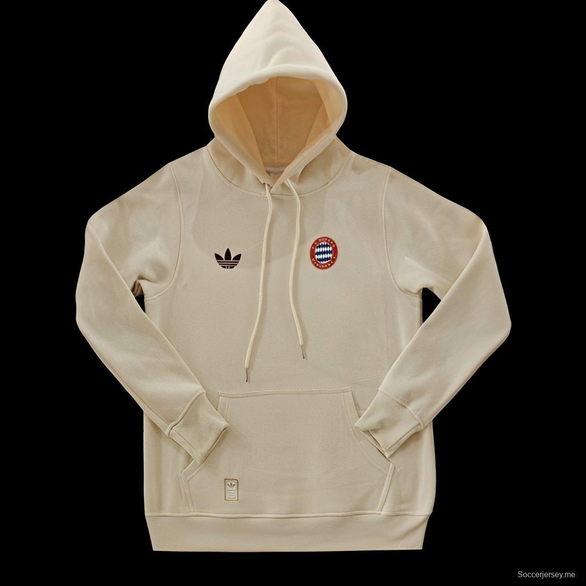 24/25 بايرن ميونيخ 24/25 هودي بايرن ميونيخ أزرق/أحمر/أسود/بيج/رمادي مع شارة سوداء