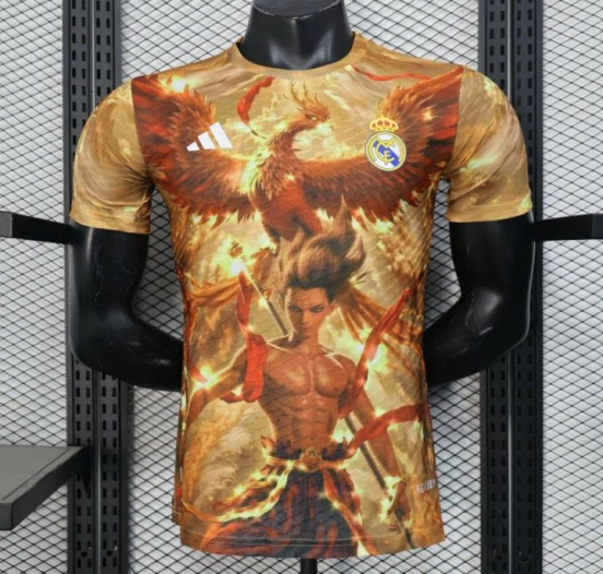 إصدار اللاعب 25/26 قميص ريال مدريد الذهبي مع قميص فينيكس إن إيه زها