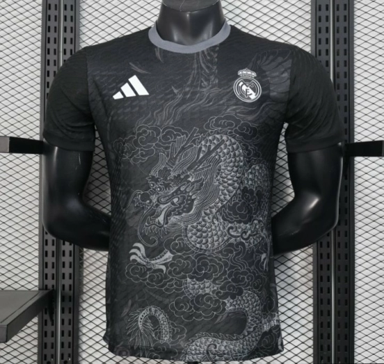 إصدار اللاعب 25/26 ريال مدريد أسود بتصميم التنين قميص ريال مدريد 25/26