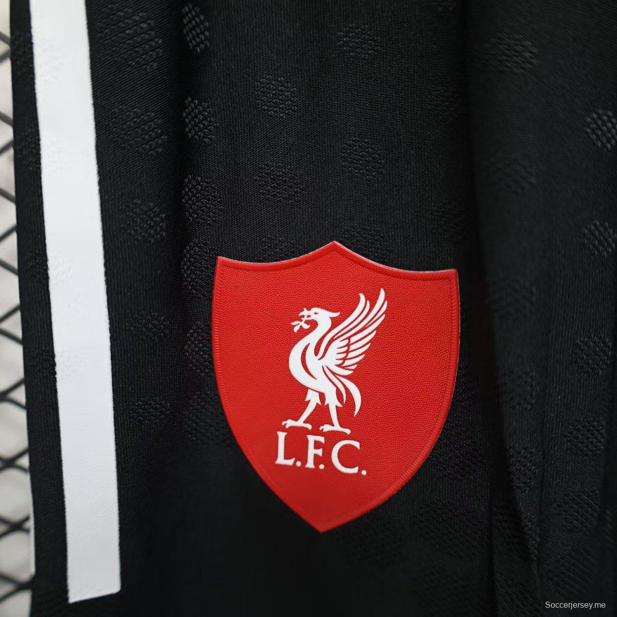نسخة اللاعب 25/26 شورت ليفربول خارج أرضه