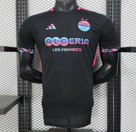 نسخة اللاعب 2025 قميص الجزائر أسود مع لمسات متدرجة الألوان 2025
