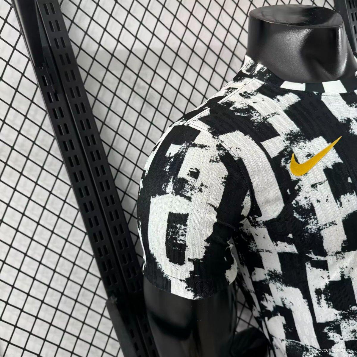 إصدار اللاعب 25/26 قميص برشلونة أبيض بنقشة رسومات تجريدية بيضاء مع قميص برشلونة