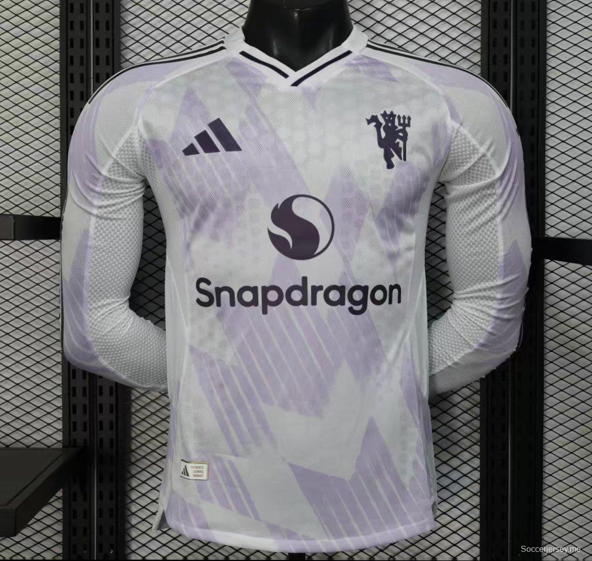 إصدار اللاعب 25/26 قميص بأكمام طويلة الأكمام لمانشستر يونايتد خارج الملعب