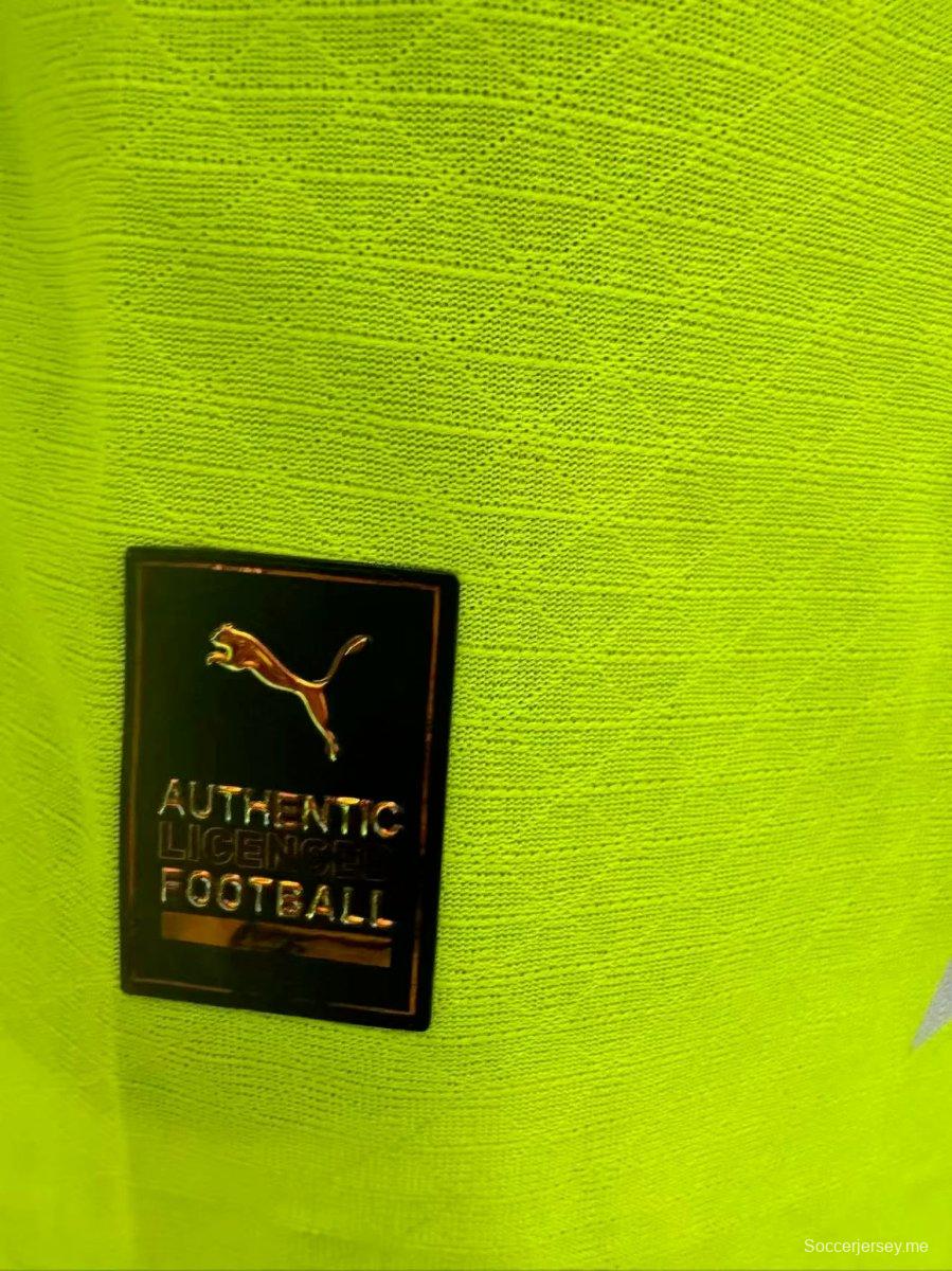 نسخة اللاعب 25/26 قميص بوروسيا دورتموند خارج ملعبه