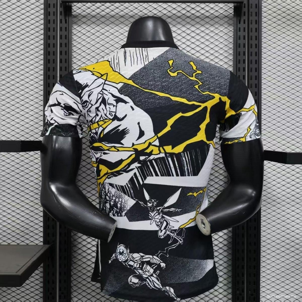 إصدار اللاعب 25/26 قميص ريال مدريد أفينجرز أبيض قبل المباراة