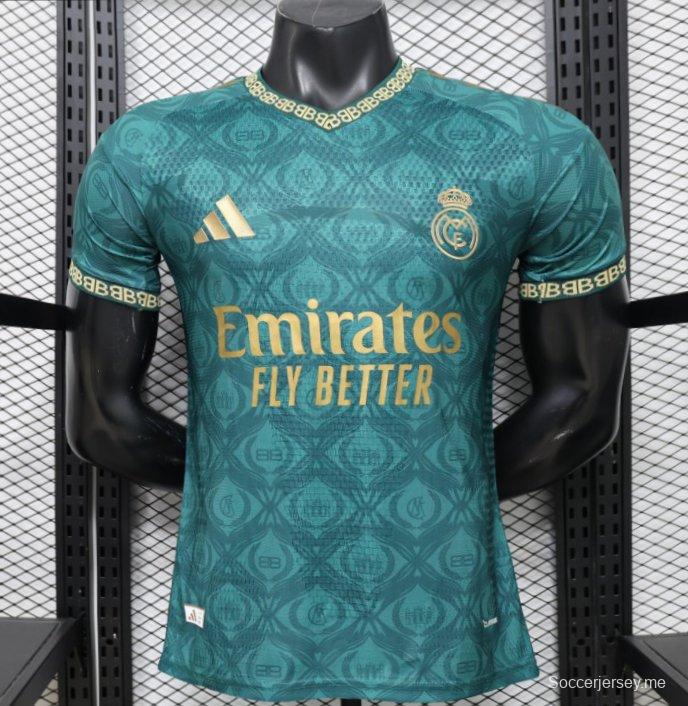 قميص اللاعب الإصدار 26/27، ريال مدريد، الأخضر والذهبي، الإصدار الخاص الثالث