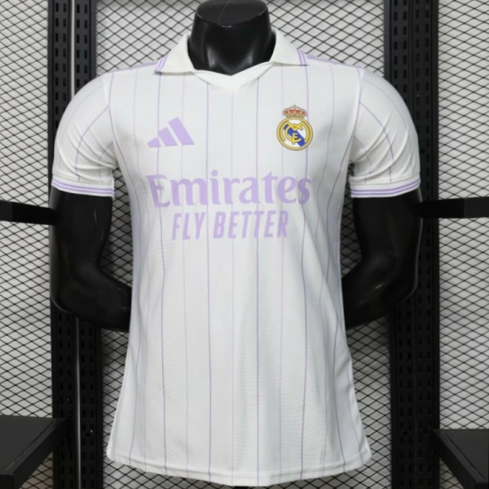قميص اللاعب رقم 26/27، قميص ريال مدريد الأبيض ذو الخطوط الرفيعة الأرجوانية (الملعب الرئيسي)