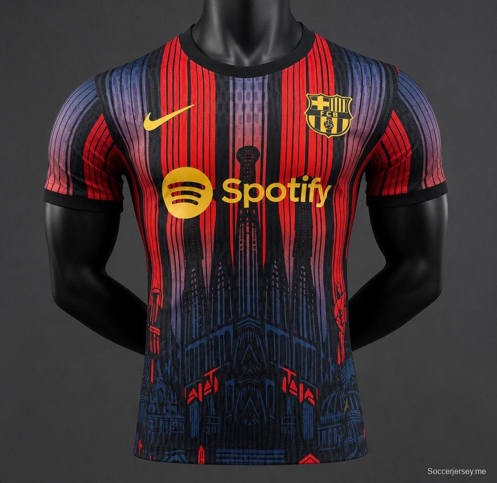 قميص برشلونة الخاص بـ«لا ساغرادا» للاعبين من موسم 2026/2027