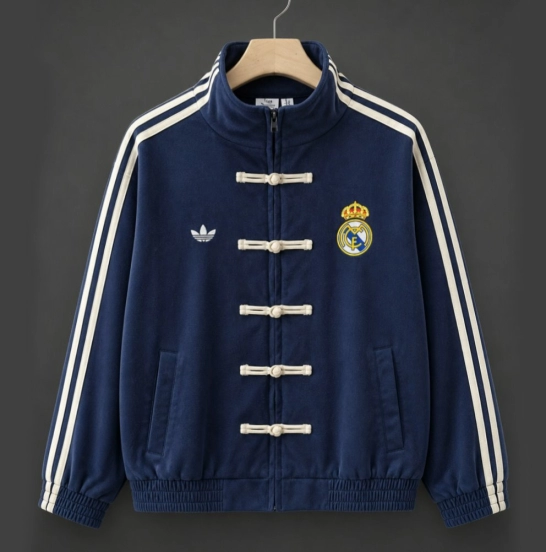 26/27 ريال مدريد × أديداس: سترة رياضية باللون الأزرق الداكن من الإصدار المحدود بمناسبة العام الجديد