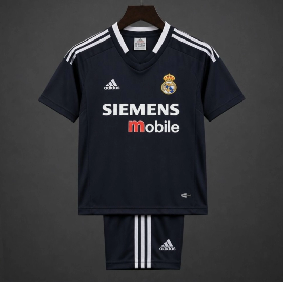 قميص ريال مدريد للعب خارج أرضه لموسم 2004/2005
