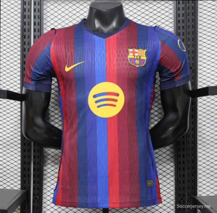 قميص اللاعب رقم 26/27 لفريق برشلونة، الأزرق الداكن مع خطوط حمراء، قميص المباريات على أرض الفريق