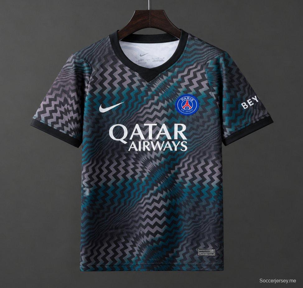26/27 باريس سان جيرمان/PSG - قميص حارس المرمى للعب على أرض الفريق باللونين الأسود والأزرق بنمط متعرج
