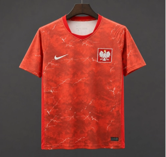 قميص بولندا الأحمر الزاهي للمباريات خارج أرضها لعام 2026